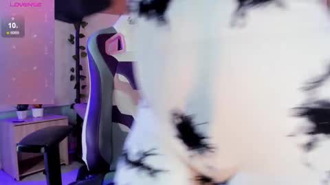 Snapshot of honey_fox01 chatting on 03-10-25, 07:29 HONEY online show from 03-10-25, 07:29