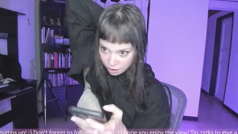 Snapshot of honey_hoe chatting on 10-21-25, 02:45 Lau online show from 10-21-25, 02:45