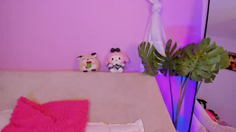 Milenka online show from 04-17-26, 06:44