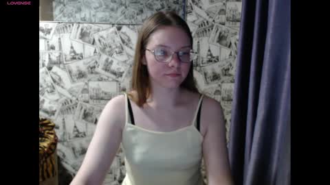 Snapshot of honey_mood chatting on 12-26-24, 12:38 Lina online show from 12-26-24, 12:38