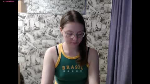Snapshot of honey_mood chatting on 01-15-25, 12:25 Lina online show from 01-15-25, 12:25