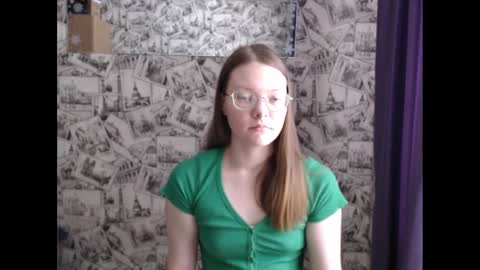 Snapshot of honey_mood chatting on 02-04-25, 10:10 Lina online show from 02-04-25, 10:10