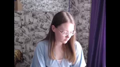 Snapshot of honey_mood chatting on 02-14-25, 10:49 Lina online show from 02-14-25, 10:49