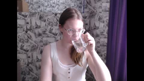 Snapshot of honey_mood chatting on 02-27-25, 11:52 Lina online show from 02-27-25, 11:52