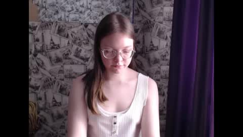 Snapshot of honey_mood chatting on 03-10-25, 12:04 Lina online show from 03-10-25, 12:04
