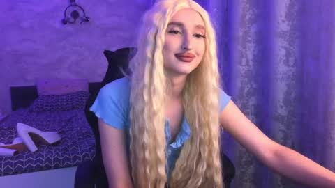 Snapshot of honey_sunset chatting on 09-12-25, 05:46 honey_sunset online show from 09-12-25, 05:46
