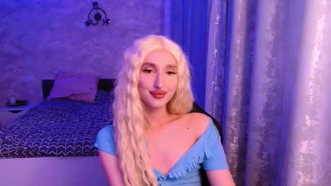 Snapshot of honey_sunset chatting on 09-25-25, 05:27 honey_sunset online show from 09-25-25, 05:27