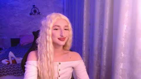 Snapshot of honey_sunset chatting on 10-15-25, 05:13 honey_sunset online show from 10-15-25, 05:13