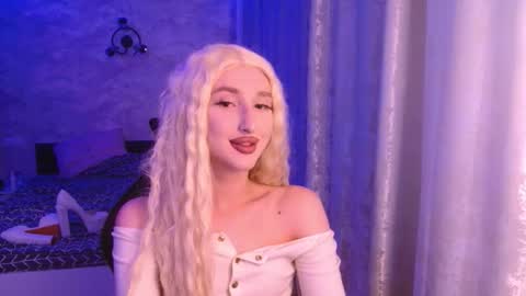 Snapshot of honey_sunset chatting on 10-16-25, 03:57 honey_sunset online show from 10-16-25, 03:57