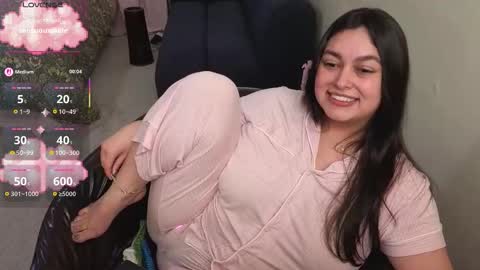 Snapshot of honey_tia chatting on 03-10-26, 01:43 Tia online show from 03-10-26, 01:43