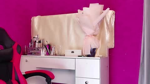 yani  online show from 12-19-24, 10:00