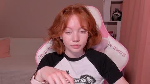 Snapshot of honeyautumn chatting on 02-06-25, 12:22 honeyautumn online show from 02-06-25, 12:22