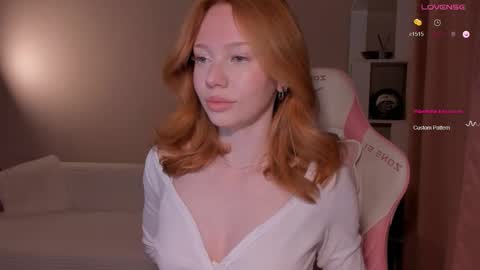 Snapshot of honeyautumn chatting on 01-07-26, 12:35 honeyautumn online show from 01-07-26, 12:35