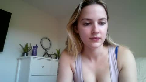 Snapshot of honeyblakex chatting on 06-17-26, 04:26 honeyblakex online show from 06-17-26, 04:26