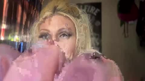 Snapshot of honeybuhnny chatting on 02-15-26, 06:26 honeybuhnny online show from 02-15-26, 06:26