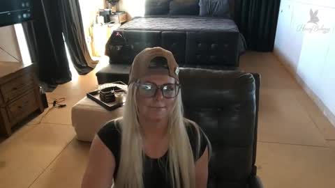 Snapshot of honeybuhnny chatting on 03-13-26, 12:50 honeybuhnny online show from 03-13-26, 12:50