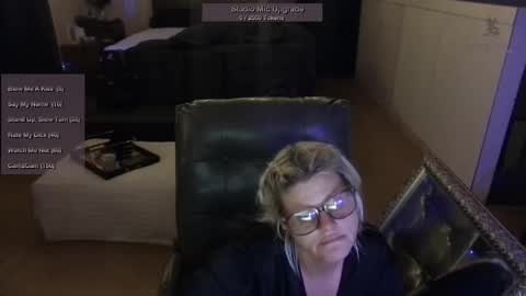 Snapshot of honeybuhnny chatting on 03-13-26, 03:40 honeybuhnny online show from 03-13-26, 03:40