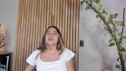 Sofia independent model online show from 12-06-24, 11:33