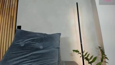 Sofia independent model online show from 12-15-25, 11:47