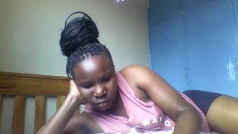 Snapshot of honeymuny chatting on 12-04-25, 08:34 Honeymuny online show from 12-04-25, 08:34