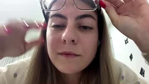 Snapshot of honeyplonk chatting on 06-18-26, 07:40 Anna online show from 06-18-26, 07:40
