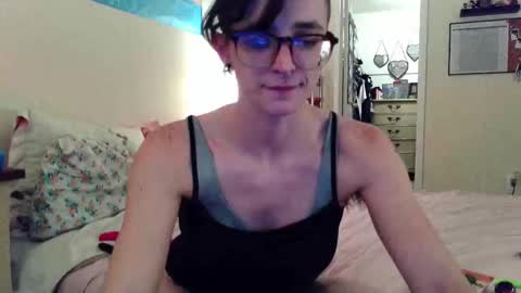 Snapshot of honeysuckle_dyke chatting on 03-29-26, 01:16 Tony online show from 03-29-26, 01:16