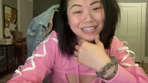 Snapshot of honeysunshineneko chatting on 03-17-26, 12:15 HoneySunshineNeko online show from 03-17-26, 12:15