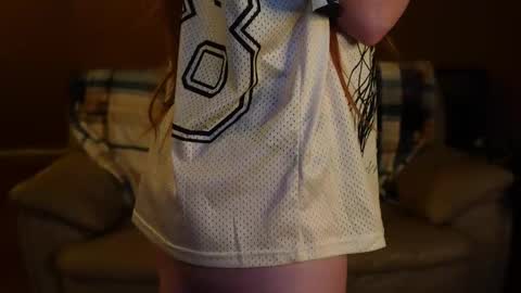 Snapshot of honeyumtoast chatting on 03-18-26, 05:32 Noelle online show from 03-18-26, 05:32