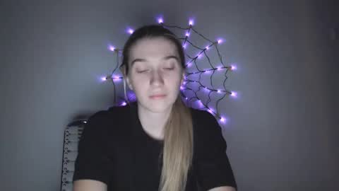 honeyveil online show from 11-08-25, 04:40