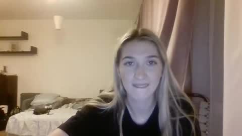 honeyveil online show from 11-10-25, 07:02