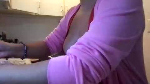 Snapshot of honeyy_89 chatting on 02-15-26, 01:46 honeyyy89 online show from 02-15-26, 01:46