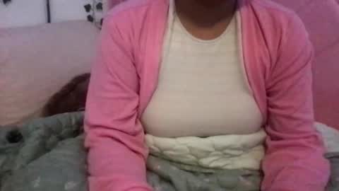 Snapshot of honeyy_89 chatting on 05-08-26, 01:33 honeyyy89 online show from 05-08-26, 01:33