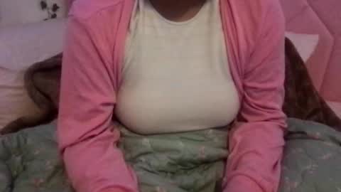 Snapshot of honeyy_89 chatting on 05-12-26, 11:51 honeyyy89 online show from 05-12-26, 11:51