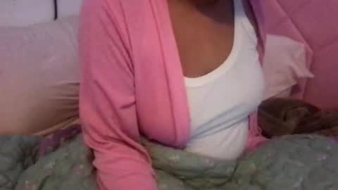 Snapshot of honeyy_89 chatting on 05-17-26, 12:30 honeyyy89 online show from 05-17-26, 12:30