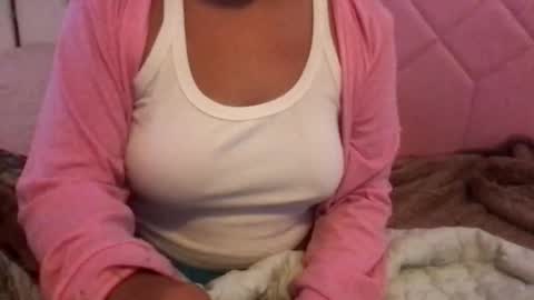 Snapshot of honeyy_89 chatting on 05-17-26, 12:34 honeyyy89 online show from 05-17-26, 12:34