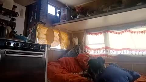 hoodoou online show from 05-04-26, 04:58