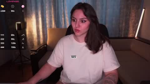 Snapshot of hoot_owl_cb chatting on 06-15-26, 08:27 Karina online show from 06-15-26, 08:27