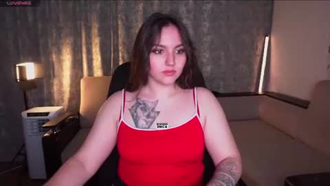Snapshot of hoot_owl_cb chatting on 06-18-26, 12:20 Karina online show from 06-18-26, 12:20