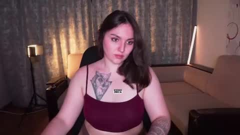 Snapshot of hoot_owl_cb chatting on 06-21-26, 02:08 Karina online show from 06-21-26, 02:08