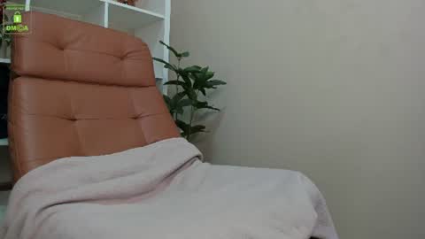 Snapshot of horny_and_wild chatting on 08-05-26, 11:13 Naomi online show from 08-05-26, 11:13