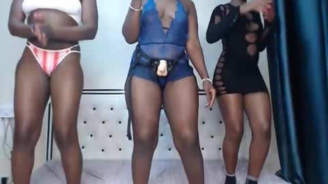 Snapshot of horny_laurell chatting on 10-07-25, 05:43 Laurel online show from 10-07-25, 05:43