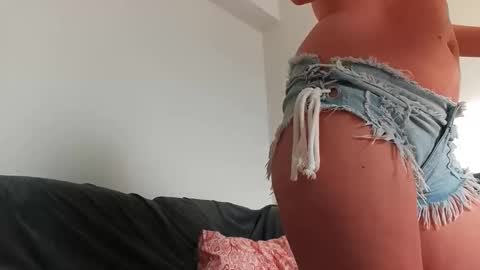 horny_mommmy online show from 12-18-25, 08:09