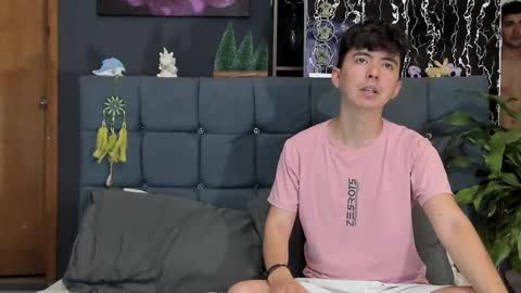 Snapshot of horny_twinks_guys chatting on 01-20-25, 12:46 Alex and Camilo online show from 01-20-25, 12:46