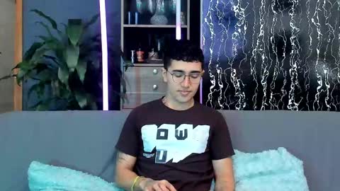 Snapshot of horny_twinks_guys chatting on 06-08-26, 01:11 Alex and Camilo online show from 06-08-26, 01:11