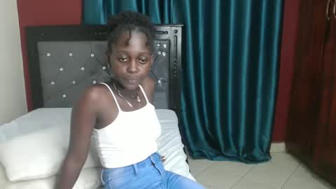 Snapshot of hornybella4 chatting on 12-15-24, 10:58 Bella online show from 12-15-24, 10:58