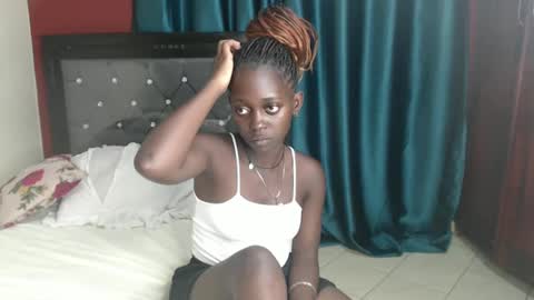 Snapshot of hornybella4 chatting on 12-30-24, 08:25 Bella online show from 12-30-24, 08:25