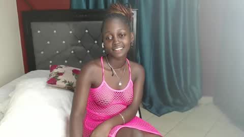 Snapshot of hornybella4 chatting on 01-12-25, 10:12 Bella online show from 01-12-25, 10:12