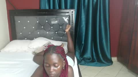 Snapshot of hornybella4 chatting on 02-12-25, 05:05 Bella online show from 02-12-25, 05:05