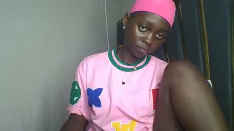 Snapshot of hornybella84 chatting on 11-18-25, 09:19 Bella online show from 11-18-25, 09:19