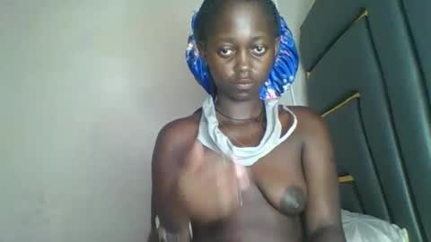 Snapshot of hornybella84 chatting on 01-18-26, 06:06 Bella online show from 01-18-26, 06:06